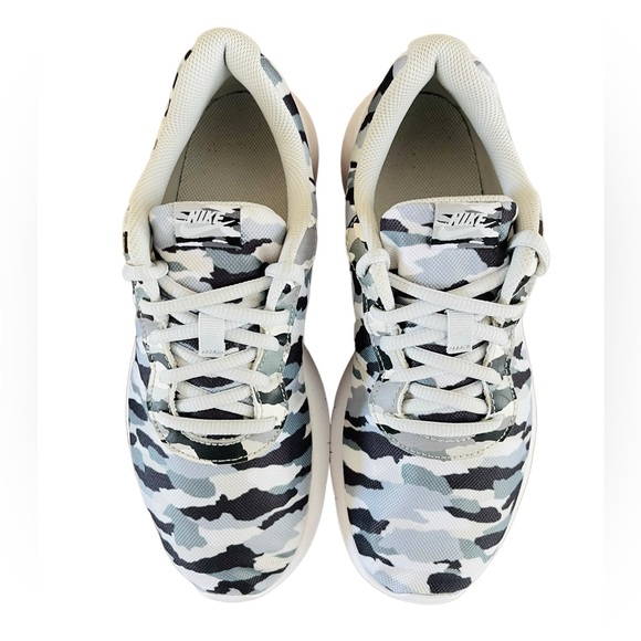 Nike Tanjun Prin Running Shoes 6Y, Women’s Size 7 US, grey camouflage - Picture 3 of 15